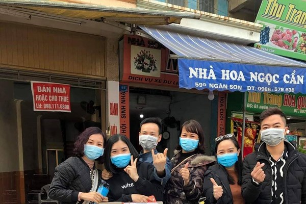Một doanh nghiệp tặng Hà Nội 30.000 khẩu trang y tế - Anh 3