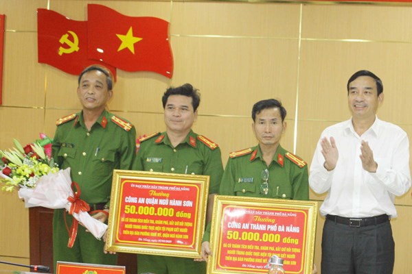 Đà Nẵng: Khen thưởng lực lượng công an về thành tích phá án - Anh 1
