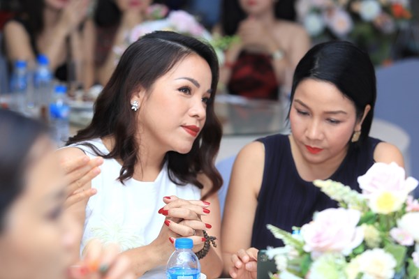 Diva Mỹ Linh chia sẻ về những sản phẩm đồng hành cùng nhan sắc Việt - Anh 1