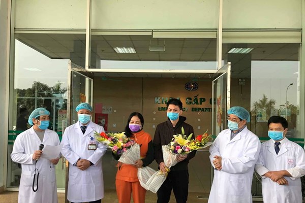 Việt Nam chỉ còn 3 bệnh nhân điều trị  COVID-19: Tín hiệu kiểm soát dịch rất khả quan - Anh 1