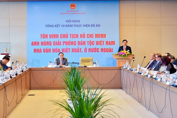 Thập niên tôn vinh Chủ tịch Hồ Chí Minh ở nước ngoài - Anh 1