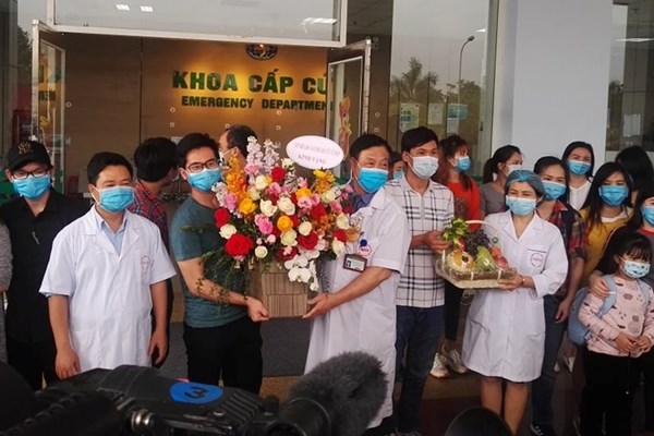 30 người Việt từ Vũ Hán trở về đã được ra viện sau 21 ngày cách ly - Anh 1