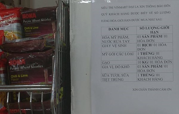 Hà Nội: Hàng hóa, mỳ tôm lại đầy siêu thị - Anh 5