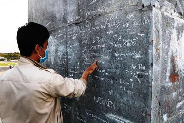 Ninh Thuận: Tượng đài văn hóa - lịch sử bị vẽ bậy và xuống cấp - Anh 2
