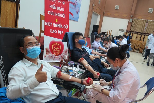 BHXH Việt Nam tham gia chương trình “Hiến máu an toàn - đừng ngại Covid” - Anh 1