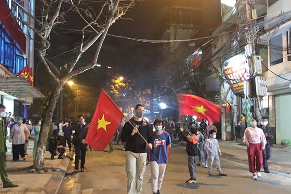 Hà Nội: Dỡ lệnh phong tỏa phố Trúc Bạch - Anh 2