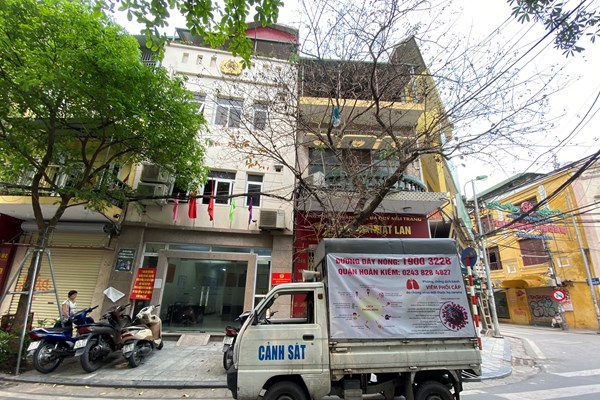 Hà Nội: Nhiều cửa hàng vẫn kinh doanh sau yêu cầu đóng cửa - Anh 11