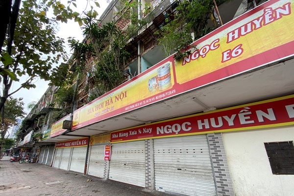 Hà Nội: Nhiều cửa hàng vẫn kinh doanh sau yêu cầu đóng cửa - Anh 14