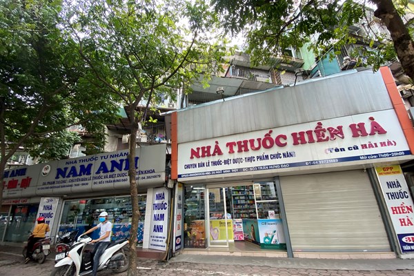 Hà Nội: Nhiều cửa hàng vẫn kinh doanh sau yêu cầu đóng cửa - Anh 17