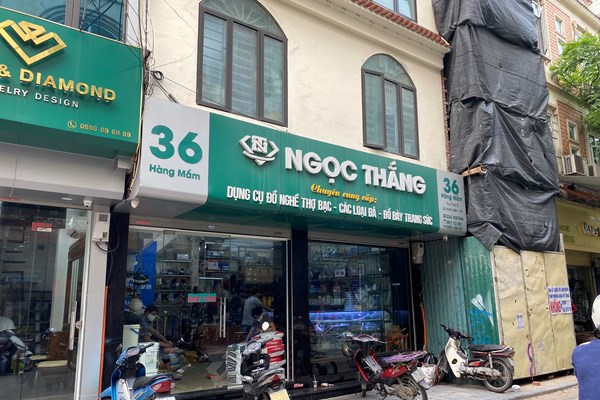 Hà Nội: Nhiều cửa hàng vẫn kinh doanh sau yêu cầu đóng cửa - Anh 7