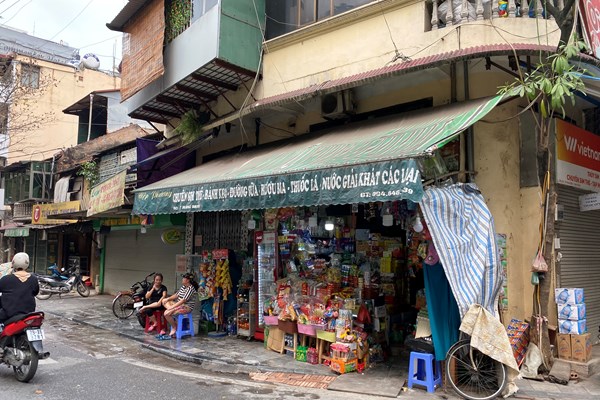 Hà Nội: Nhiều cửa hàng vẫn kinh doanh sau yêu cầu đóng cửa - Anh 8