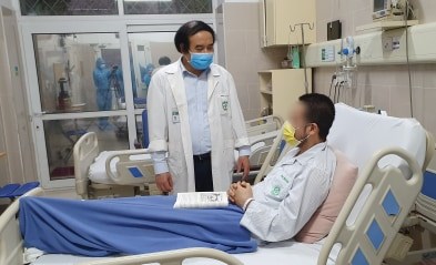 Khoa Cấp cứu, Bệnh viện Bạch Mai cứu sống nhiều bệnh nhân nặng - Anh 1