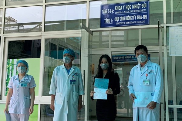 Bệnh nhân nhiễm Covid-19 thứ 5 tại Đà Nẵng được xuất viện - Anh 1