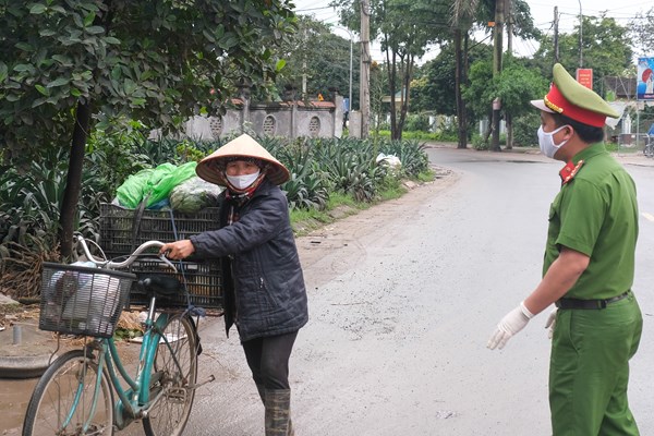 Hà Nội: Phong tỏa, khử khuẩn nơi phát hiện ca mắc Covid-19 tại huyện Mê Linh - Anh 7