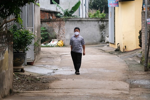 Lập 10 chốt kiểm soát cách ly thôn Hạ Lôi gần 11.000 nhân khẩu vì liên quan bệnh nhân số 243 nhiễm SARS-CoV-2 - Anh 7