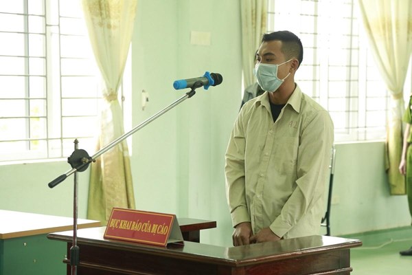 Quảng Ninh:​​​​​​​ Đối tượng đánh lực lượng chốt kiểm soát dịch lĩnh án 9 tháng tù giam - Anh 1