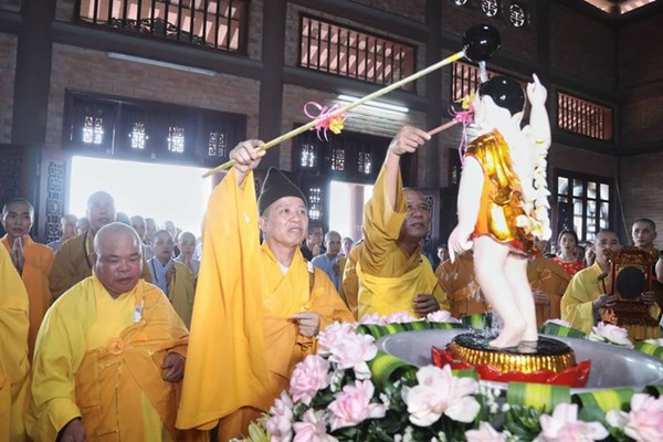 Mừng lễ Phật đản 2020: GHPGVN yêu cầu không tổ chức lễ đài tập trung đông người - Anh 1