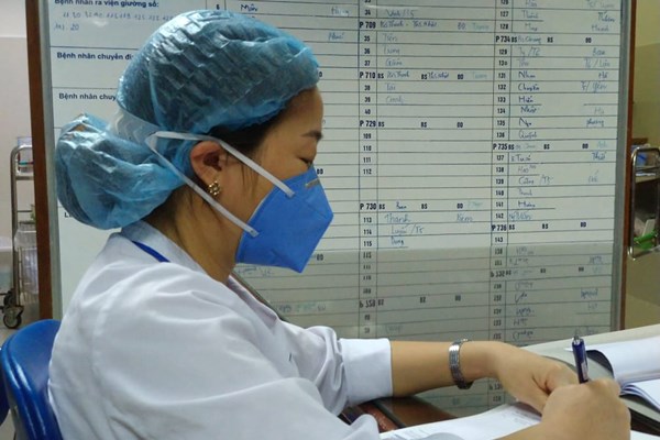 Gần 1 vạn sản phẩm “tai giả” tặng y bác sĩ tuyến đầu chống dịch COVID-19 - Anh 10