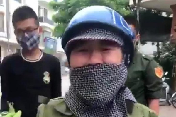 Quảng Ninh:​​​​​​​ Thành ủy Hạ Long yêu cầu lãnh đạo phường Bãi Cháy đến nhà xin lỗi người bán rau rong - Anh 1