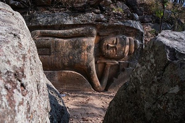 Phát hiện tượng Phật cổ tại Campuchia: Điểm đến mới sau đại dịch Covid-19 - Anh 1