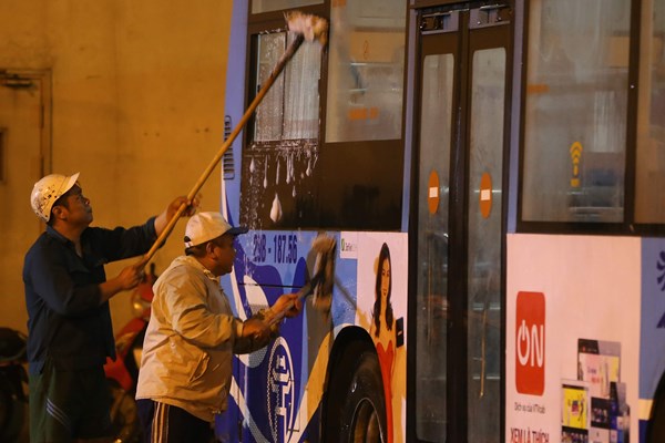 Hà Nội: Đảm bảo phòng, chống dịch Covid-19 trên xe buýt - Anh 3