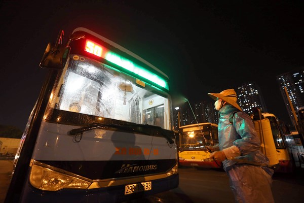 Hà Nội: Đảm bảo phòng, chống dịch Covid-19 trên xe buýt - Anh 6