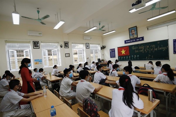 Hà Nội: Học sinh hồ hởi trở lại trường - Anh 15