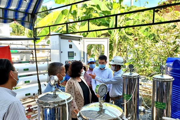 PV GAS trao tặng 2 hệ thống lọc nước cho nhân dân Bến Tre - Anh 3