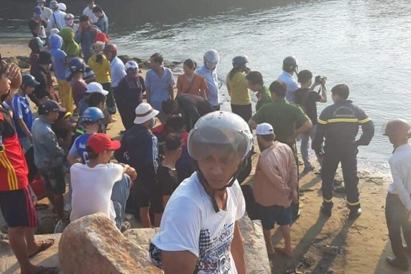 Quảng Nam: Thuyền chở 11 người bị lật, 5 người đang mất tích - Anh 2