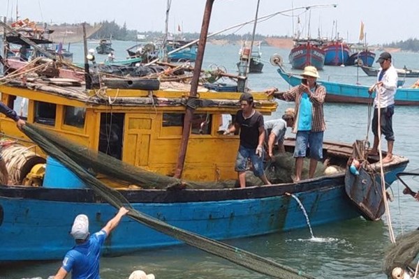Vụ lật thuyền trên sông Thu Bồn: Tìm thấy 2 nạn nhân cuối cùng - Anh 1