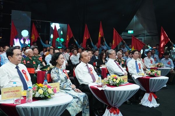 Thủ tướng: Học theo Bác để hiện thực hóa khát vọng xây dựng Việt Nam “hùng cường” - Anh 2