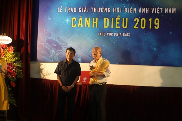 Lễ trao giải thưởng Cánh diều 2019 : Vì sao Hạnh phúc của mẹ thắng Hai Phượng? - Anh 1