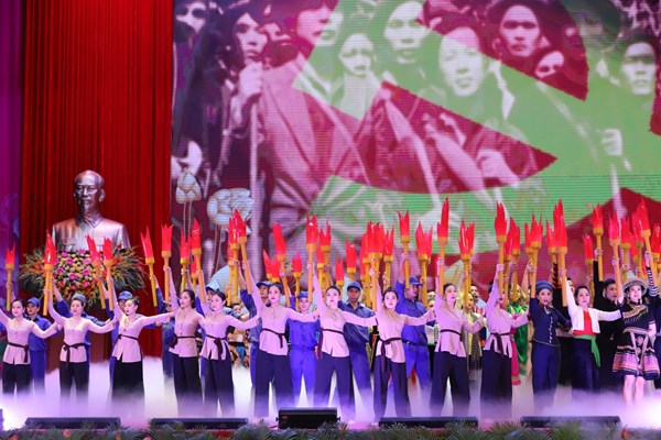 Mỗi bước đi lên của cách mạng Việt Nam gắn liền với công lao to lớn của Chủ tịch Hồ Chí Minh - Anh 10