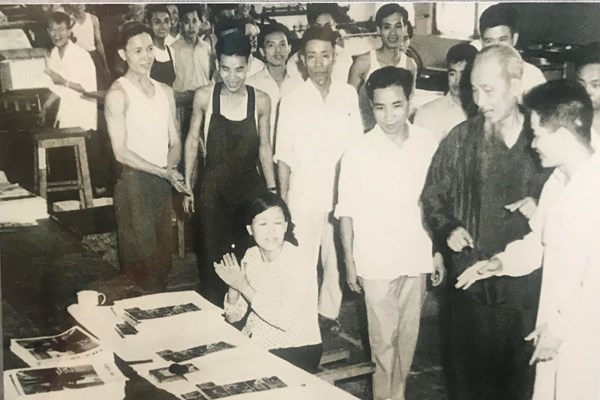 Những hiện vật, hình ảnh đẹp về Chủ tịch Hồ Chí Minh với giai cấp công nhân - Anh 12