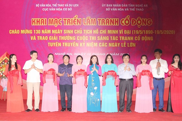 Bộ VHTTDL trao giải sáng tác tranh cổ động về Bác Hồ tại Nghệ An - Anh 1