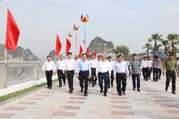 Thủ tướng cắt băng khai trương hai công trình trọng điểm ở Quảng Ninh - Anh 2