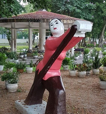 Sơn xanh sơn đỏ cụm tượng tại công viên Thống Nhất (Hà Nội): Quả thật rất đáng sợ! - Anh 1