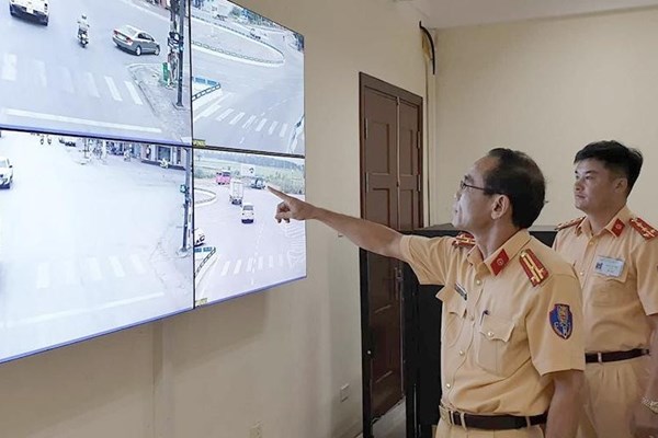 Quảng Ninh:​​​​​​​ Camera giám sát nâng cao ý thức chấp hành giao thông - Anh 1