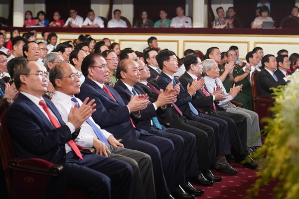 Thủ tướng: Báo chí góp phần nâng cao dân trí, giữ gìn bản sắc, phát triển văn hóa và con người Việt Nam - Anh 3