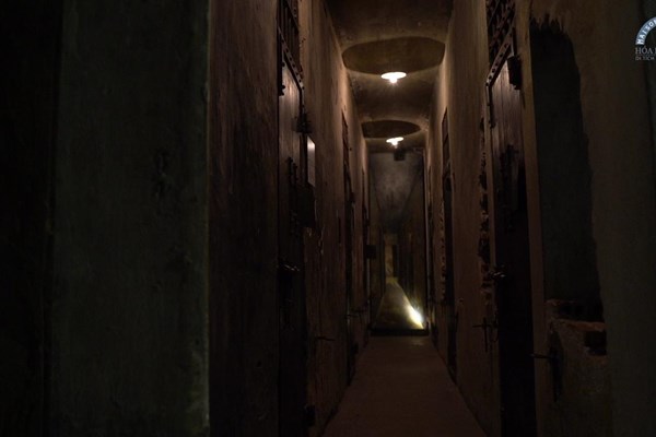 Những hình ảnh tạo tò mò về trải nghiệm đêm tại Nhà tù Hỏa Lò - Anh 4