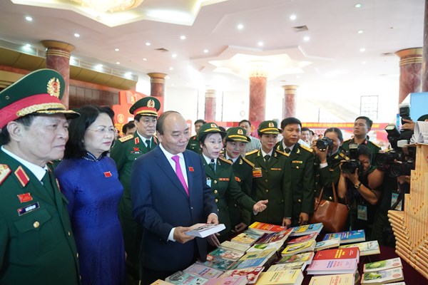 Thủ tướng Nguyễn Xuân Phúc dự Đại hội Thi đua Quyết thắng toàn quân lần thứ X - Anh 2