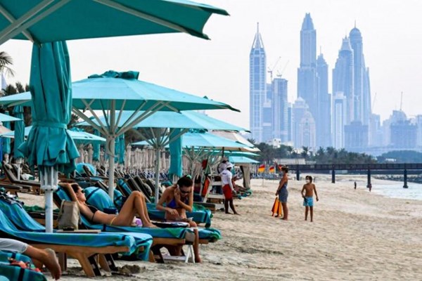 Dubai tuyên bố chính thức đón khách quốc tế từ tháng 7 - Anh 1