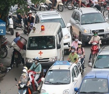 Nhường nhịn trong giao thông: (Bài 1) - Khi xe cấp cứu không được nhường đường - Anh 2