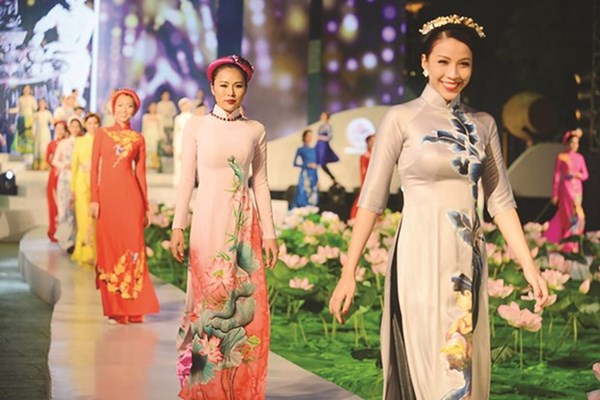Ngắm những bộ áo dài đặc sắc tại chương trình “Áo dài – Di sản văn hoá Việt Nam” - Anh 1