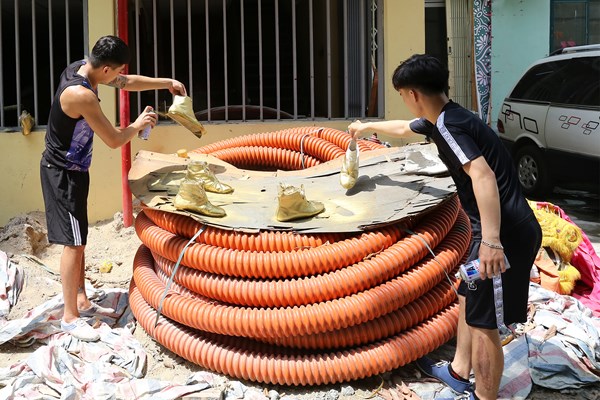Hà Nội: Nghệ sĩ xiếc khổ luyện dưới thời tiết nóng như đổ lửa - Anh 10
