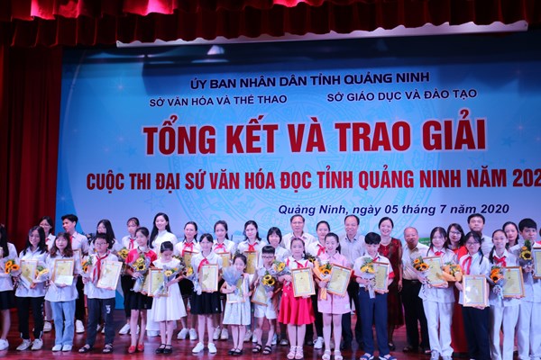 Quảng Ninh: Tổng kết trao giải “Cuộc thi Đại sứ Văn hóa đọc 2020” - Anh 1