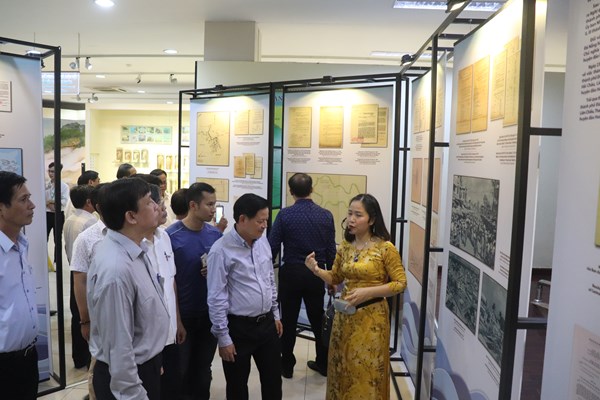 Nhiều tư liệu quý trong triển lãm 700 năm đô thị Đà Nẵng - Anh 2