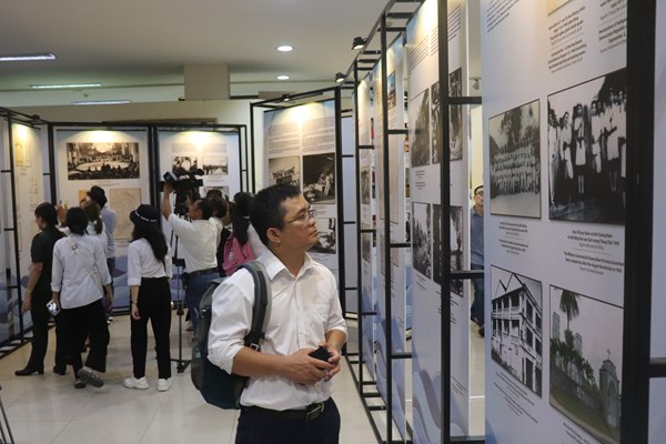 Nhiều tư liệu quý trong triển lãm 700 năm đô thị Đà Nẵng - Anh 1