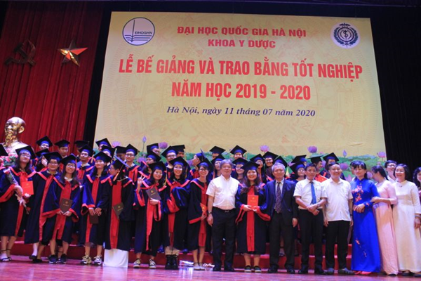Hai anh em  song sinh người Lào tốt nghiệp ngành Y dược tại Việt Nam - Anh 2