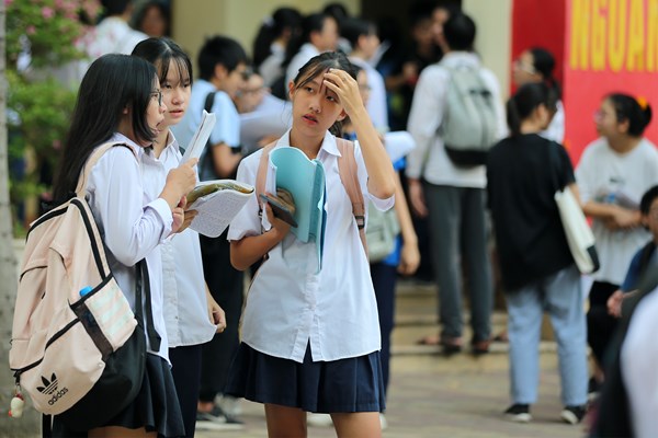 Hà Nội: Gần 89.000 thí sinh bước vào kỳ thi tuyển sinh lớp 10 - Anh 10